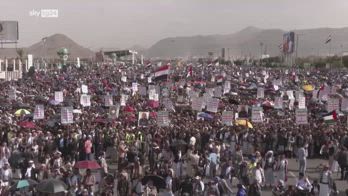 Migliaia di yemeniti protestano a sostegno dei palestinesi