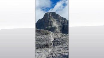 Dolomiti, crolli a cima Falkner evacuati escursionisti e sentieri chiusi