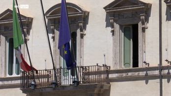 Almasri, Meloni attacca, Sinistra e Anm replicano: menzogne
