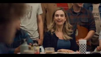Lily James sfida Tinder nel trailer del film Swiped