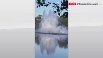 Francia, elicottero si schianta in uno stagno a Rosporden