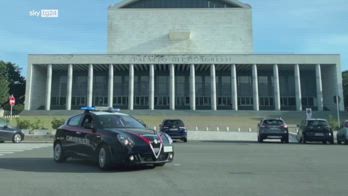 Roma, arrestato 23enne: in casa 2 kg di hashish e armi