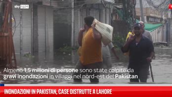 Inondazioni in Pakistan, case distrutte a Lahore