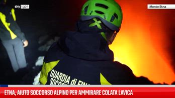 La squadra di soccorso garantisce la sicurezza dei turisti sull'Etna