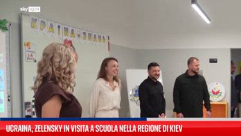 Ucraina, Zelensky in visita a scuola nella regione di Kiev