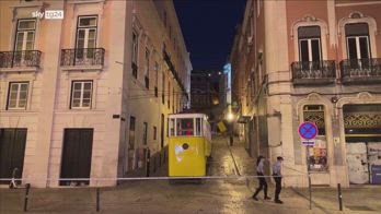Lisbona, deraglia funicolare: la polizia delimita la zona