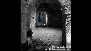 VIDEO - Patty Capone presenta La vita decide quando vuole