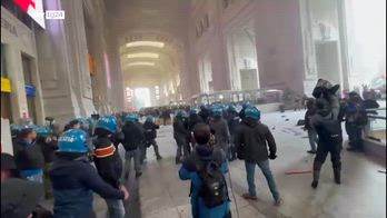 ERROR! Sciopero generale, scontri a Milano Centrale
