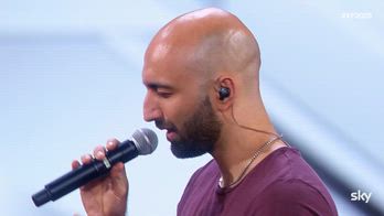 X Factor, Simone spiazza i giudici cantando Jovanotti