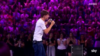 X Factor 2025, Alessandro emoziona con âPortami a ballareâ