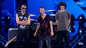 X Factor i Nelav portano i Depeche Mode in chiave cyberpunk