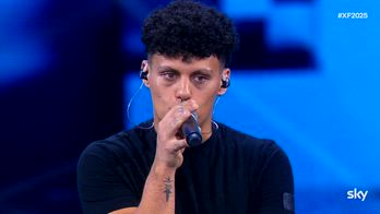 X Factor 2025 Orazio ai Bootcamp canta una cover in inglese