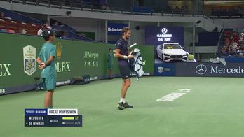 "Tutto lo stadio mi chiede...", sospesa Medvedev-De Minaur