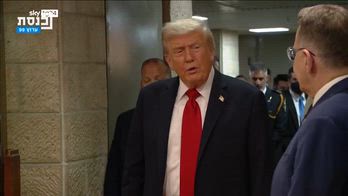 Gerusalemme, Trump arriva alla Knesset e firma: "Un gran bel giorno. Un nuovo inizio"
