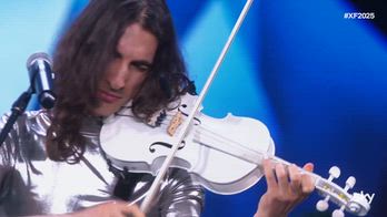 X Factor Last Call, Gabriele con il violino suona Battiato