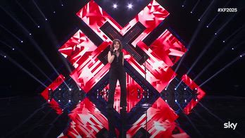 X Factor, il carisma di Francesca con la cover di "Amare"