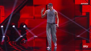 XF2025, eroCaddeo canta Per due che come noi di Brunori Sas