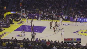 NBA, tripla doppia di Luka Doncic contro Miami