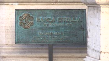 Giorgetti difende manovra "tutela redditi medi".  PD lancia allarme su industria