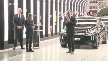 Tesla, 1000 miliardi a Musk in 10 anni. Taget cresita 8 volte valore