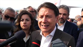 Conte "Usiamo i soldi delle armi per stipendi dei lavoratori"