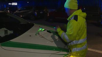 Milano, restano gravi le condizioni del 12enne travolto da un furgone