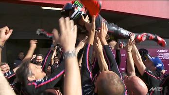 BEZ PORTATO IN TRIONFO