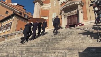 Roma, funerali di Peppe Vessicchio: l'arrivo del feretro