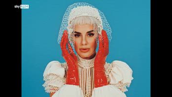 Ecco "Superstar", il video del nuovo brano di Paola Iezzi