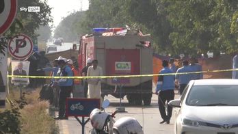 Pakistan, autobomba ore dopo quella a New Delhi, decine i morti
