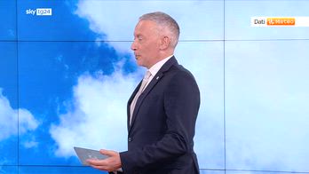 Spettacolare aurora boreale, il cielo si colora di rosso