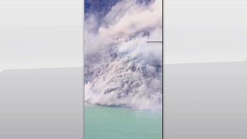 Cina, crolla ponte di recente costruzione nel Sichuan