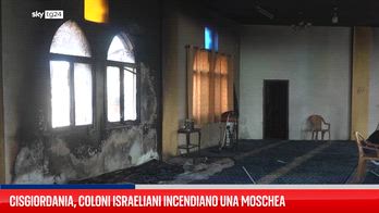 Cisgiordania, residenti accusano coloni israeliani per incendio moschea