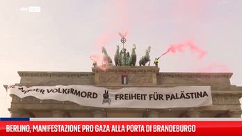 Berlino, manifestazione pro Gaza alla Porta di Brandeburgo