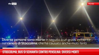 Stoccolma, bus si schianta contro pensilina: diversi morti