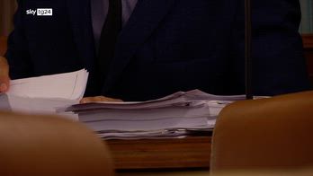 Manovra, fa ancora discutere l’emendamento FdI sul condono