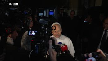 Guerra in Ucraina, il Papa: "Muoiono troppe persone, bisogna spingere per pace"