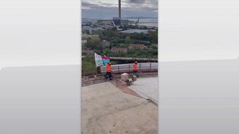 Terza notte di protesta degli operai di Eurallumina