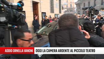 Ornella Vanoni, l'arrivo del feretro alla camera ardente