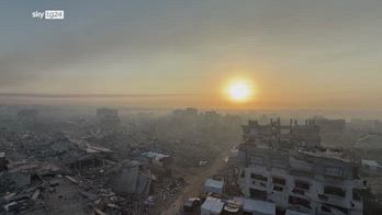 Gaza e Khan Younis in timelapse: code, macerie e preghiere