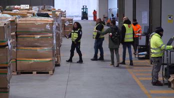 I pacchi cinesi che non pagano dazio: Sky TG24 a Malpensa