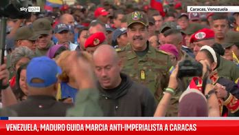 Venezuela, Maduro prende parte a marcia militare
