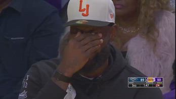 NBA, Kleber sbaglia un canestro giÃ  fatto e LeBron ride