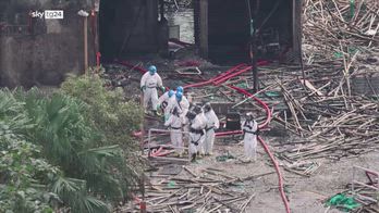 Incendio Hong Kong: trovati corpi su tetti e nelle scale