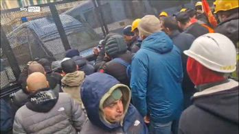 Futuro ex Ilva, tensione a Genova al corteo dello sciopero