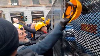 Futuro ex Ilva, tensione a Genova al corteo dello sciopero