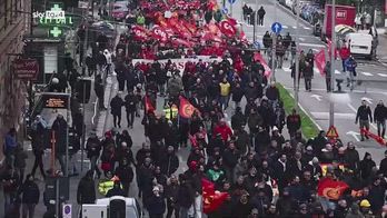 Ex Ilva, a Genova il corte raggiunge la prefettura