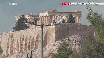 Milano Cortina 2026, consegna della fiamma olimpica ad Aten