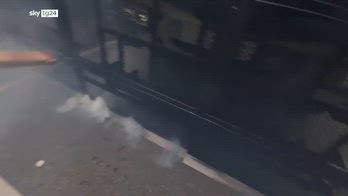 Futuro ex Ilva, tensione e lacrimogeni a Genova al corteo dello sciopero