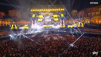 XF, l'esibizione di Laura Pausini superospite della Finale